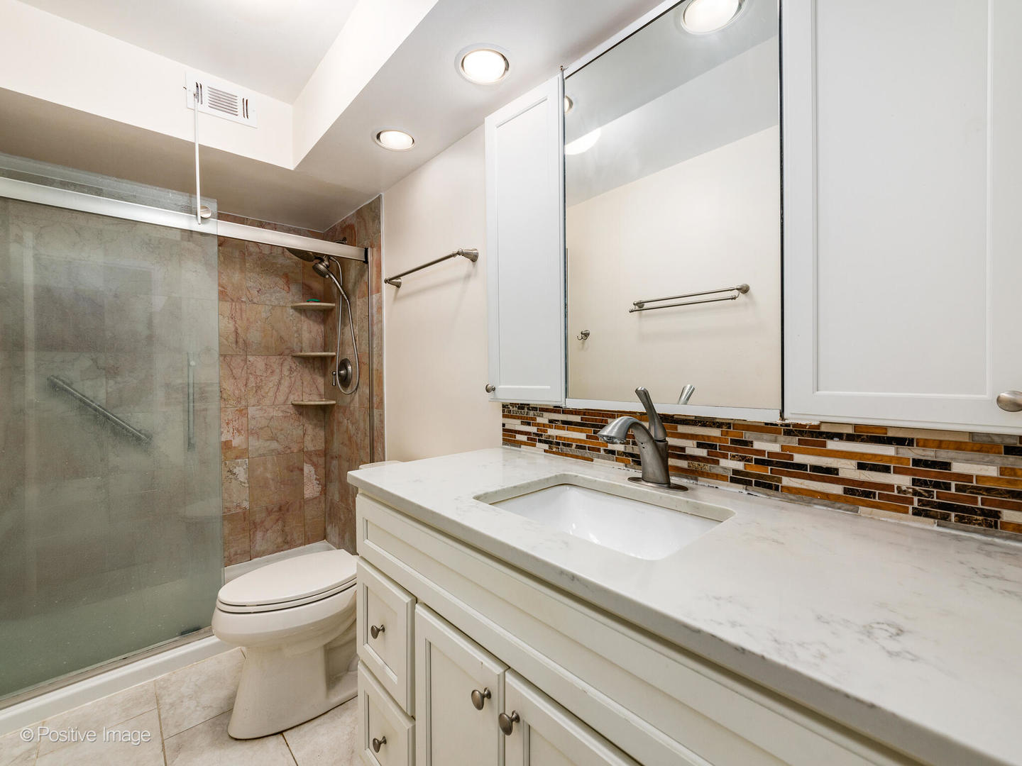 6007 North Sheridan Road, Unit 17G Chicago, IL 60660 - Photo 11 of 18 a bathroom with a sink a toilet and shower