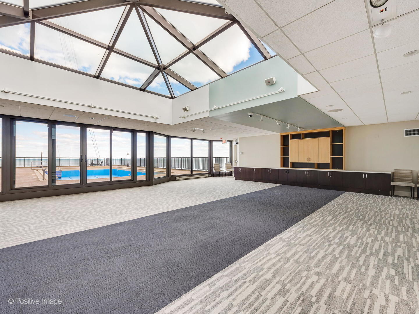 6007 North Sheridan Road, Unit 17G Chicago, IL 60660 - Photo 13 of 18 a large hall with a large window