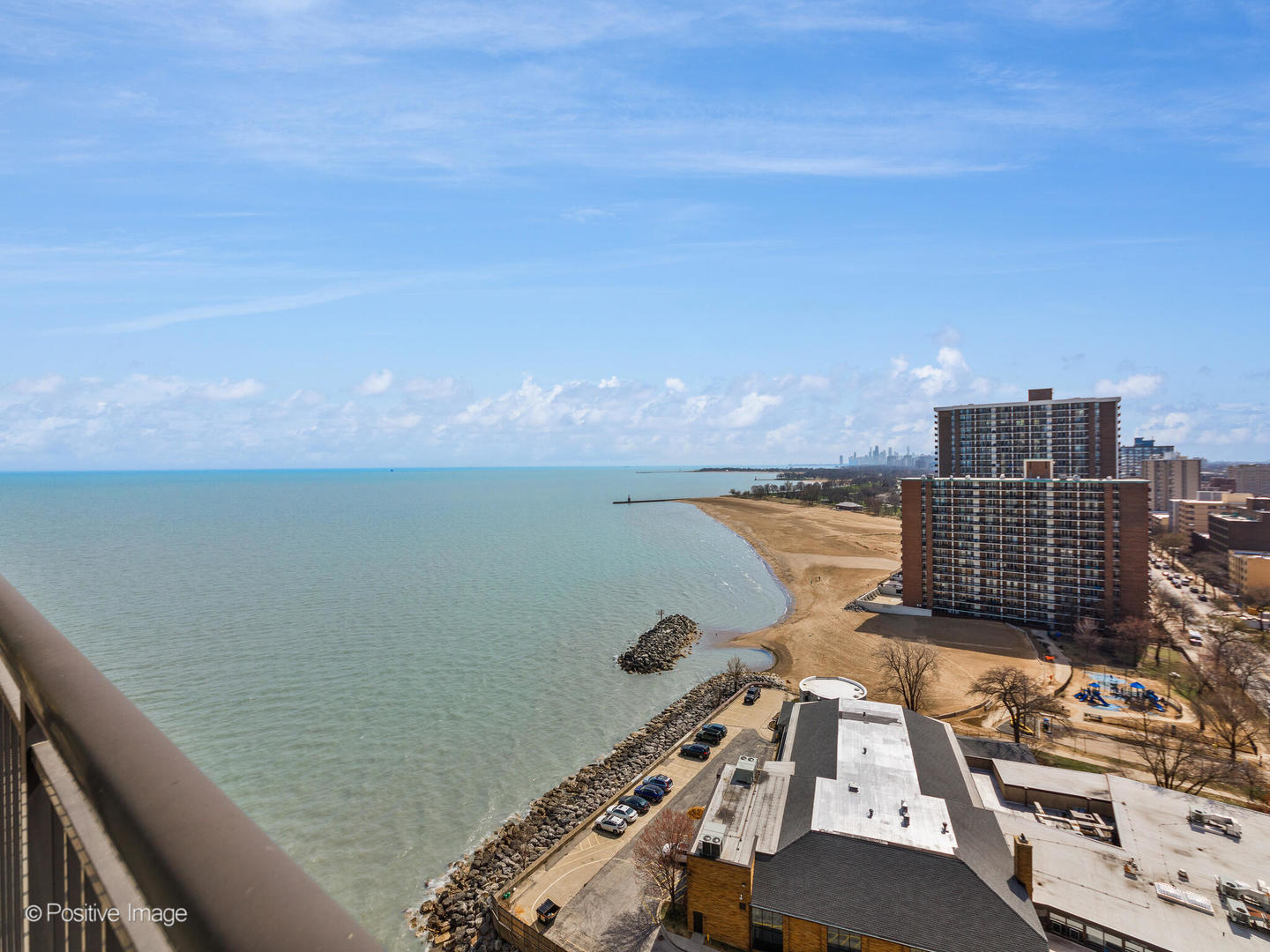 6007 North Sheridan Road, Unit 17G Chicago, IL 60660 - Photo 18 of 18 a view of roof with city view
