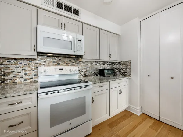 $249,900 | 6007 North Sheridan Road, Unit 17G, Chicago, IL 60660