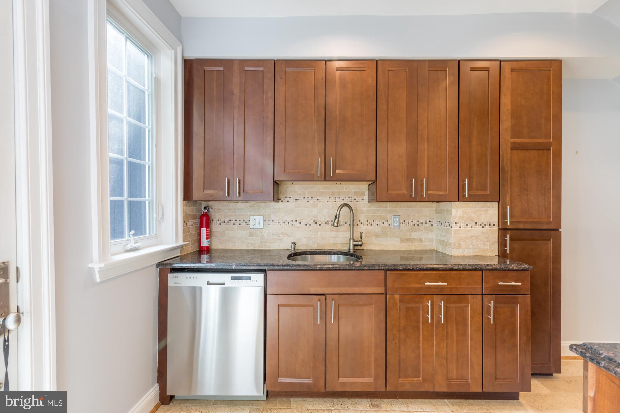 1405 Foxhall Road Northwest Washington, DC 20007 - Photo 17 of 45 Gallery Image 17
