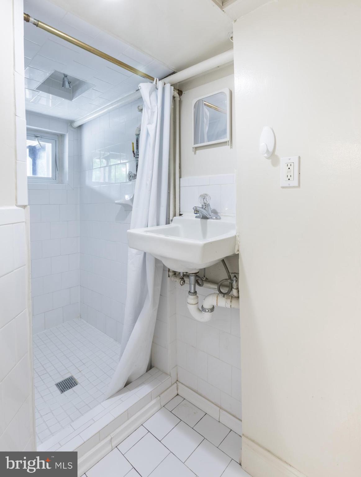 1405 Foxhall Road Northwest Washington, DC 20007 - Photo 34 of 45 Gallery Image 34