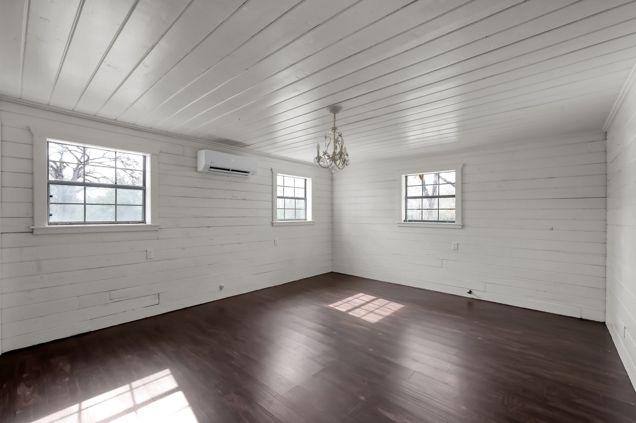 88 Julia Justice Road Huntsville, TX 77320 - Photo 15 of 37 Downstairs bedroom