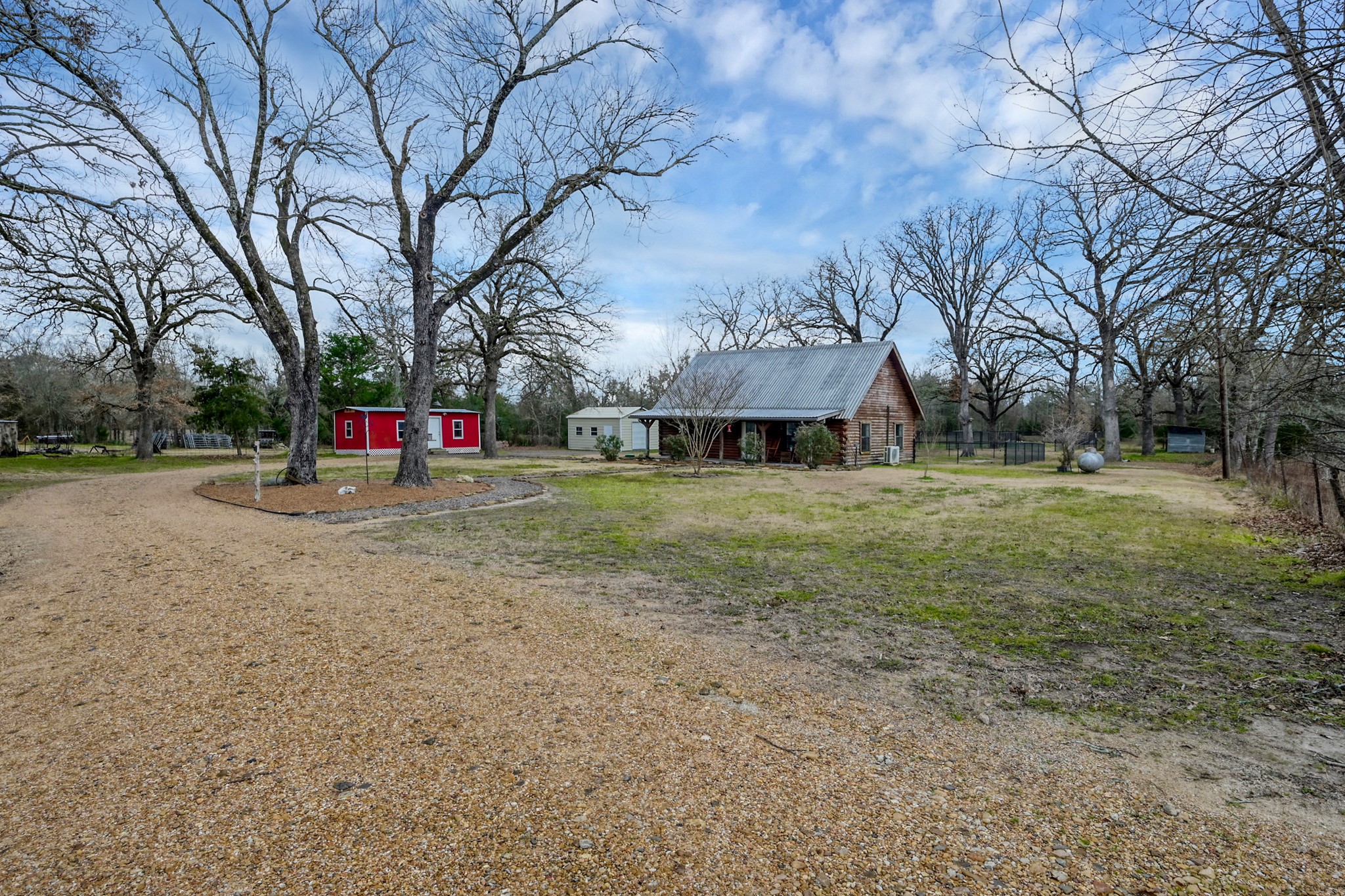 88 Julia Justice Road Huntsville, TX 77320 - Photo 2 of 37