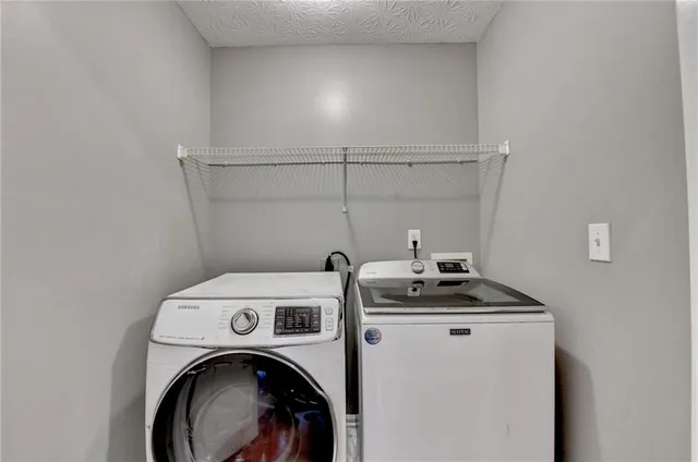 a view of a house with backyard