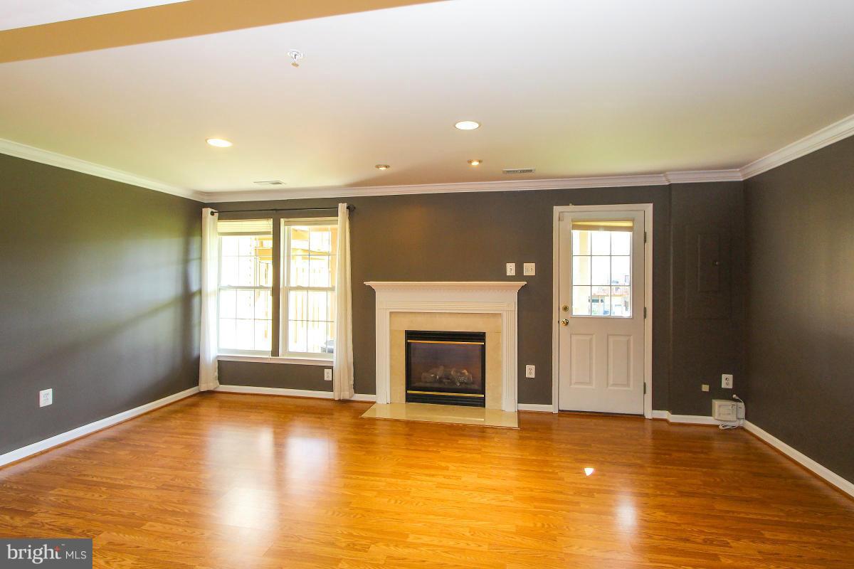 4606 Ripley Manor Terrace Olney, MD 20832 - Photo 5 of 30 Living Room