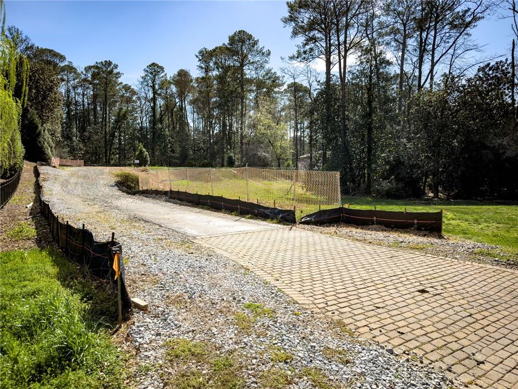 386 King Road Northwest Atlanta, GA 30342 - Photo 2 of 6