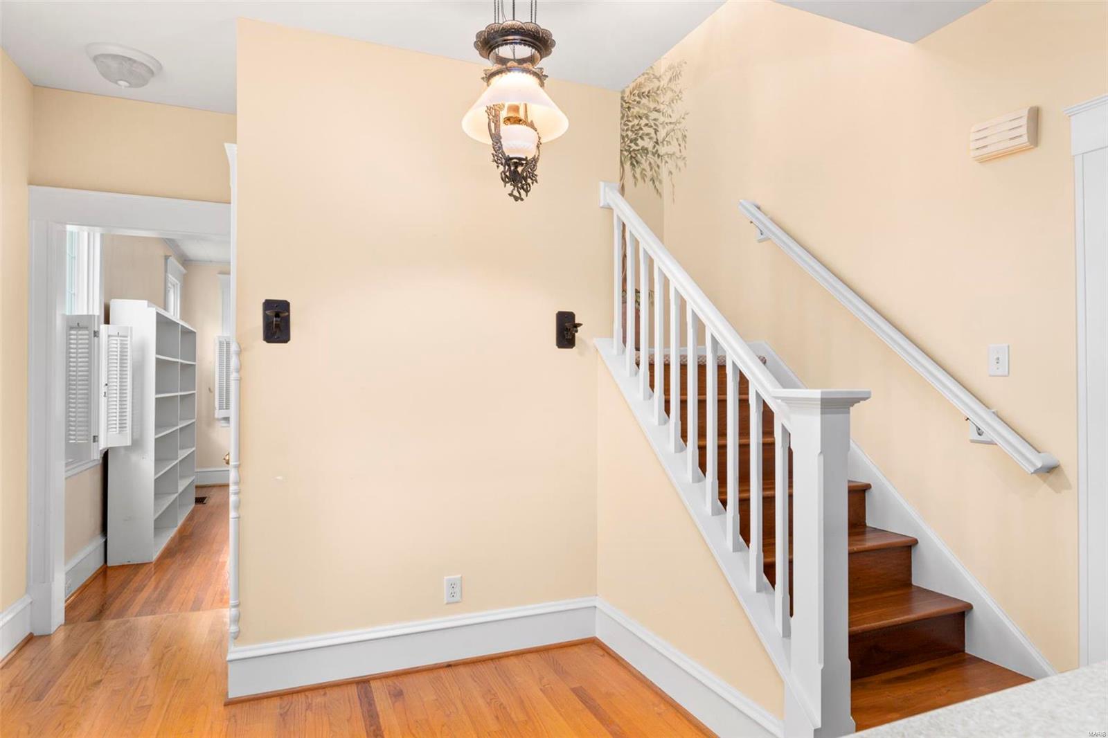 15 East Jackson Road Webster Groves, MO 63119 - Photo 14 of 38