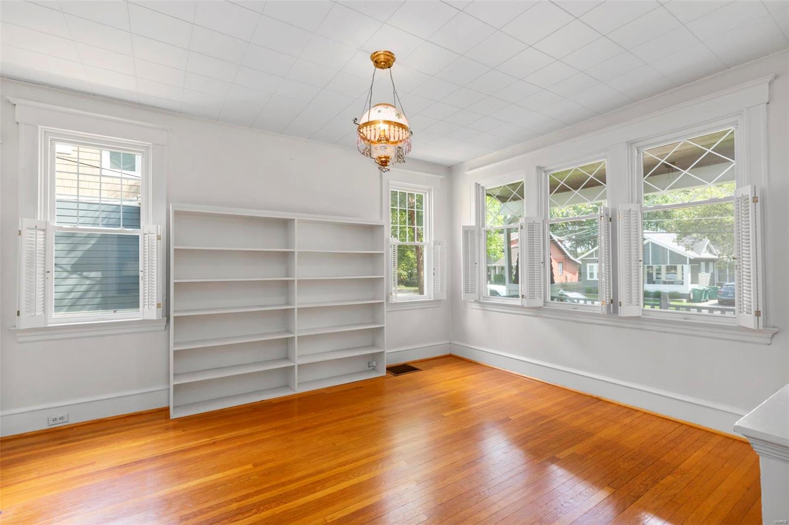 15 East Jackson Road Webster Groves, MO 63119 - Photo 7 of 38