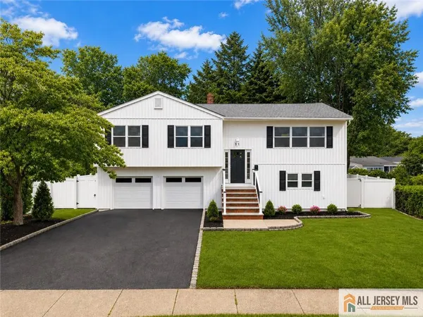 $749,900 | 31 Shearn Drive, Middlesex, NJ 08846