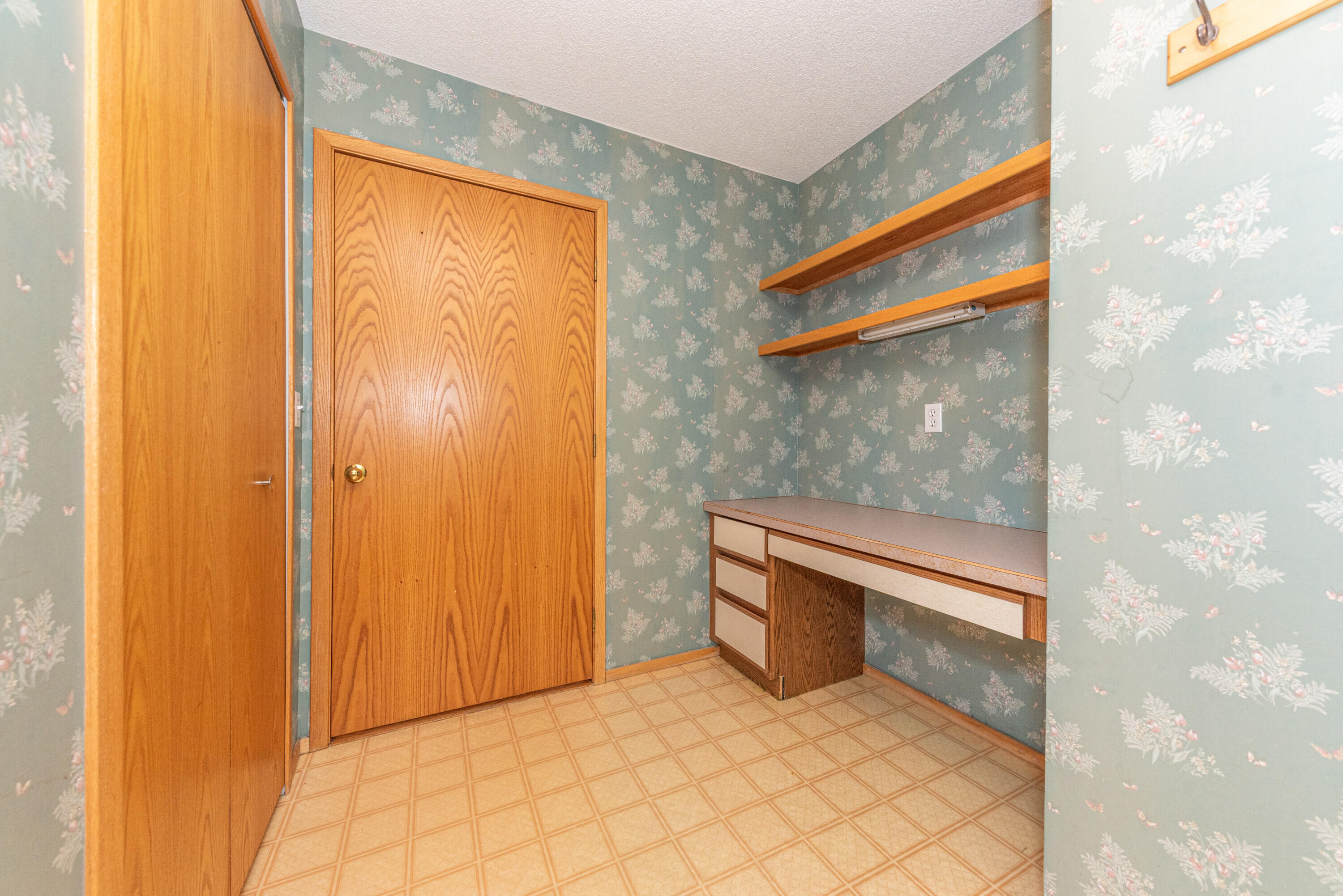 9138 Warner Road Saline, MI 48176 - Photo 35 of 56 35 Garage entry 2