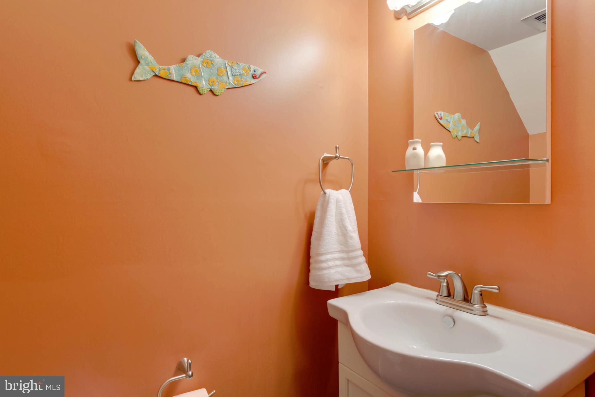 8317 Kingsgate Road, Unit 517 Springfield, VA 22152 - Photo 13 of 30 a bathroom with a sink and mirror