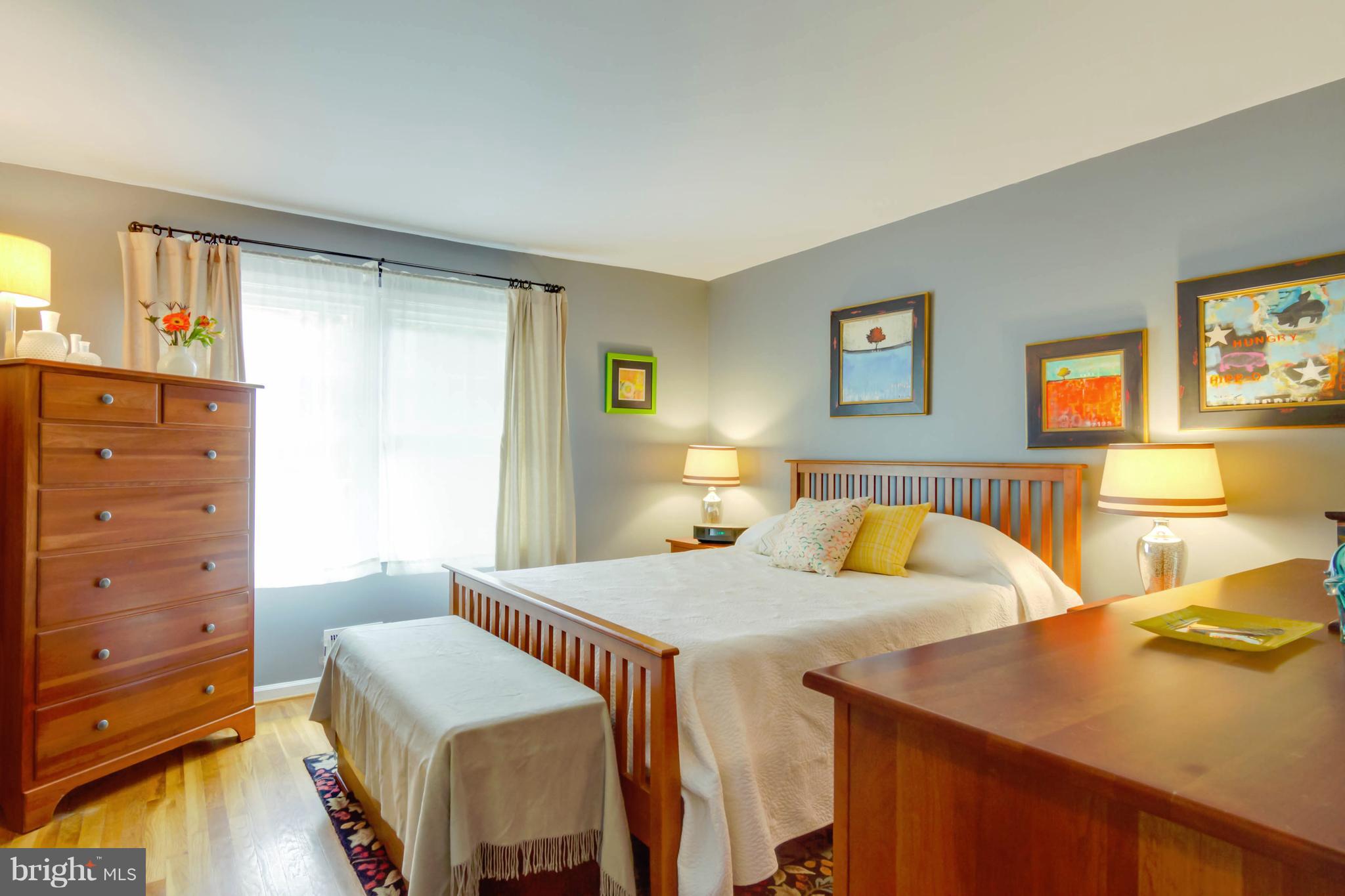 8317 Kingsgate Road, Unit 517 Springfield, VA 22152 - Photo 19 of 30 a bedroom with two beds and a dresser