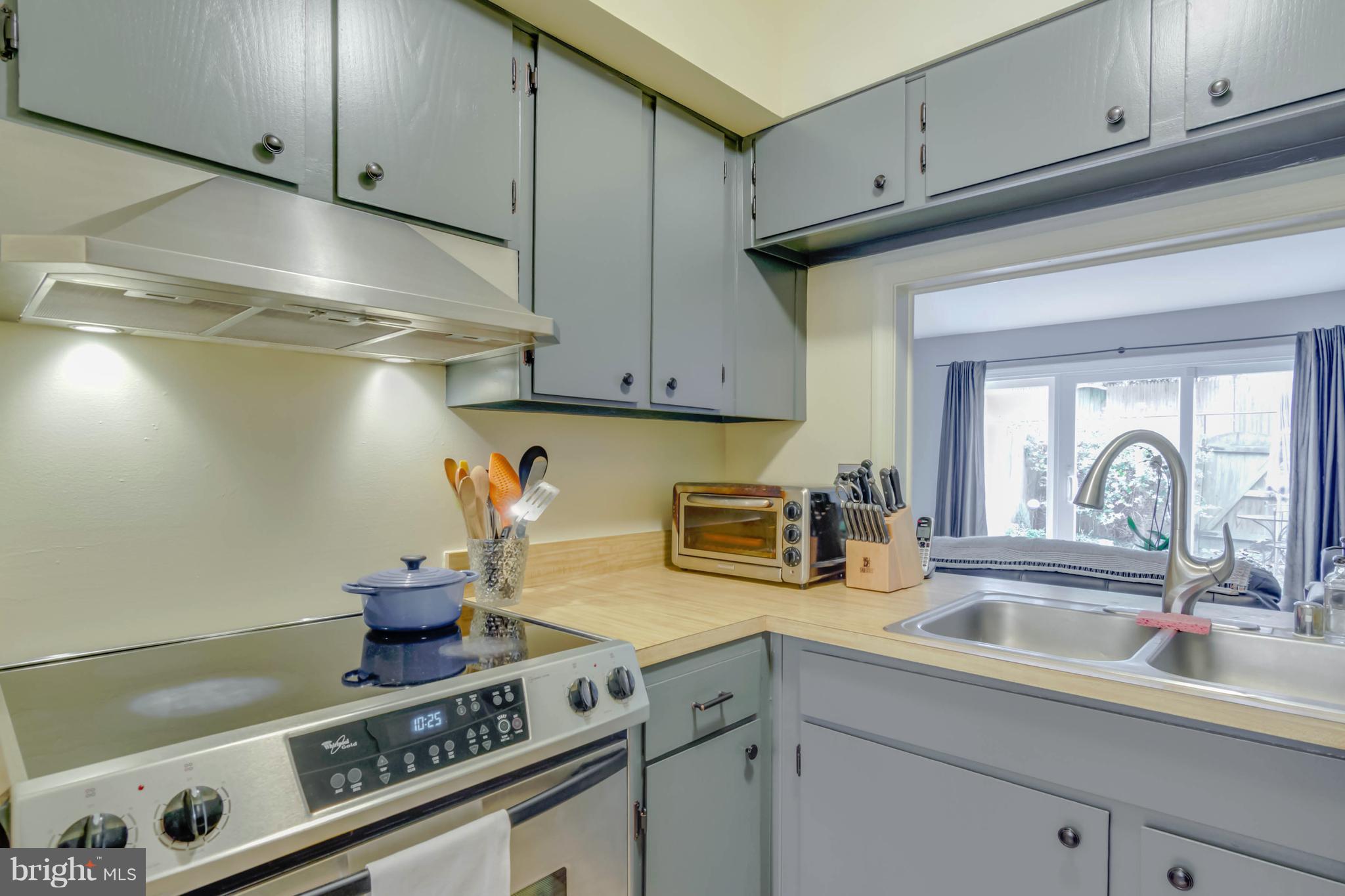 8317 Kingsgate Road, Unit 517 Springfield, VA 22152 - Photo 9 of 30 a kitchen with appliances cabinets and a counter top space