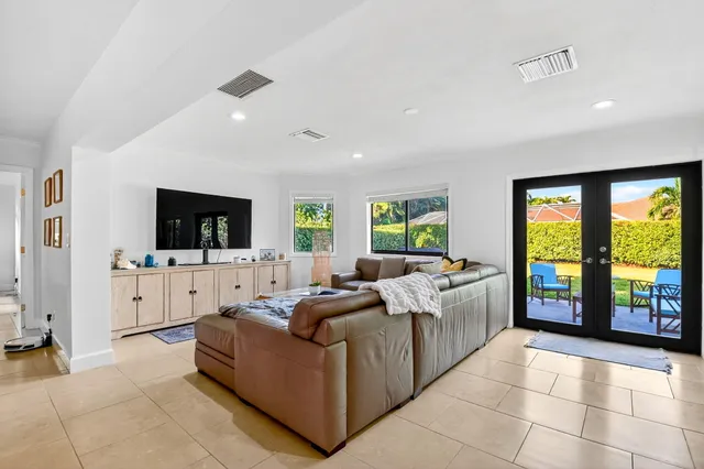 $3,400 | 435 Pine Villa Drive, Atlantis, FL 33462