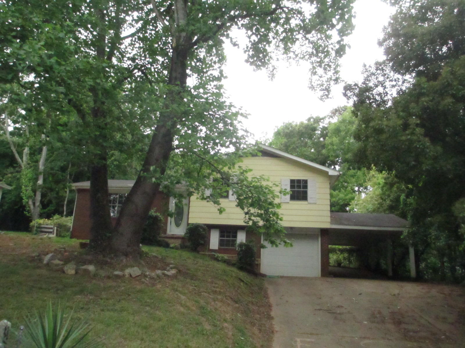 8921 Drake Parkway Road Chattanooga, TN 37416 - Photo 1 of 10 Front