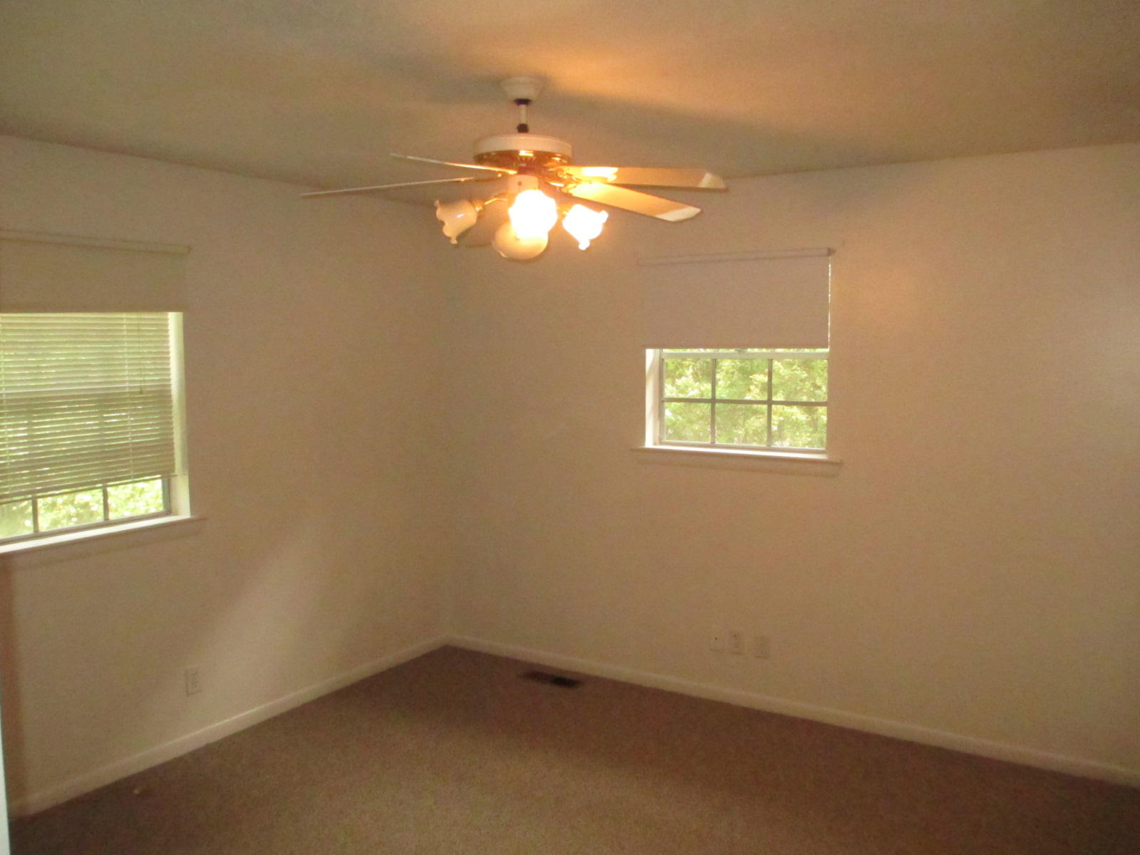 8921 Drake Parkway Road Chattanooga, TN 37416 - Photo 5 of 10 Master Bedroom