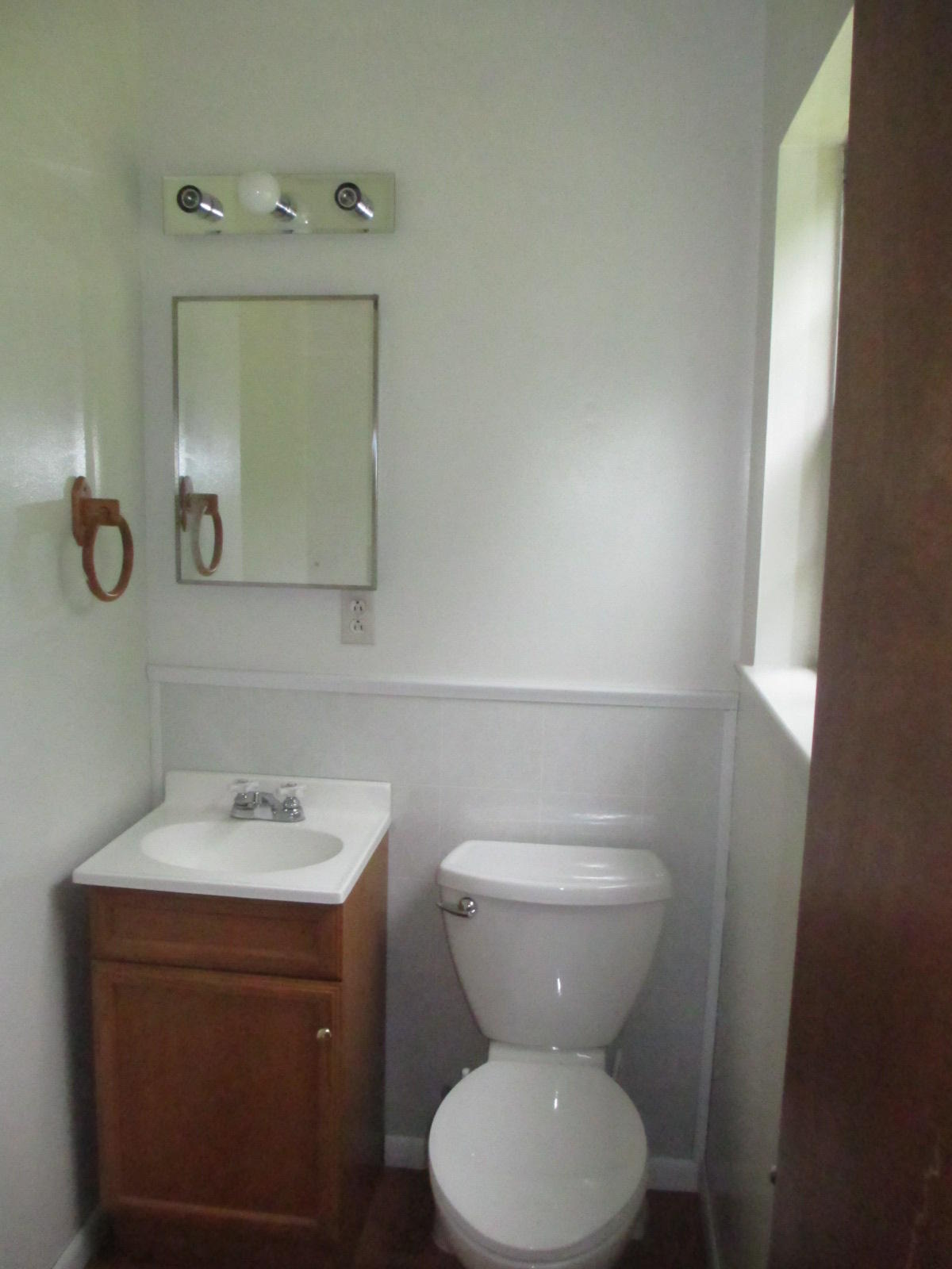 8921 Drake Parkway Road Chattanooga, TN 37416 - Photo 6 of 10 Master Bath