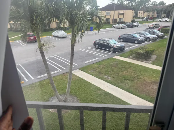 $2,000 | 211 Pine High Occupancy Vehicle Circle, Unit D2, Greenacres, FL 33463
