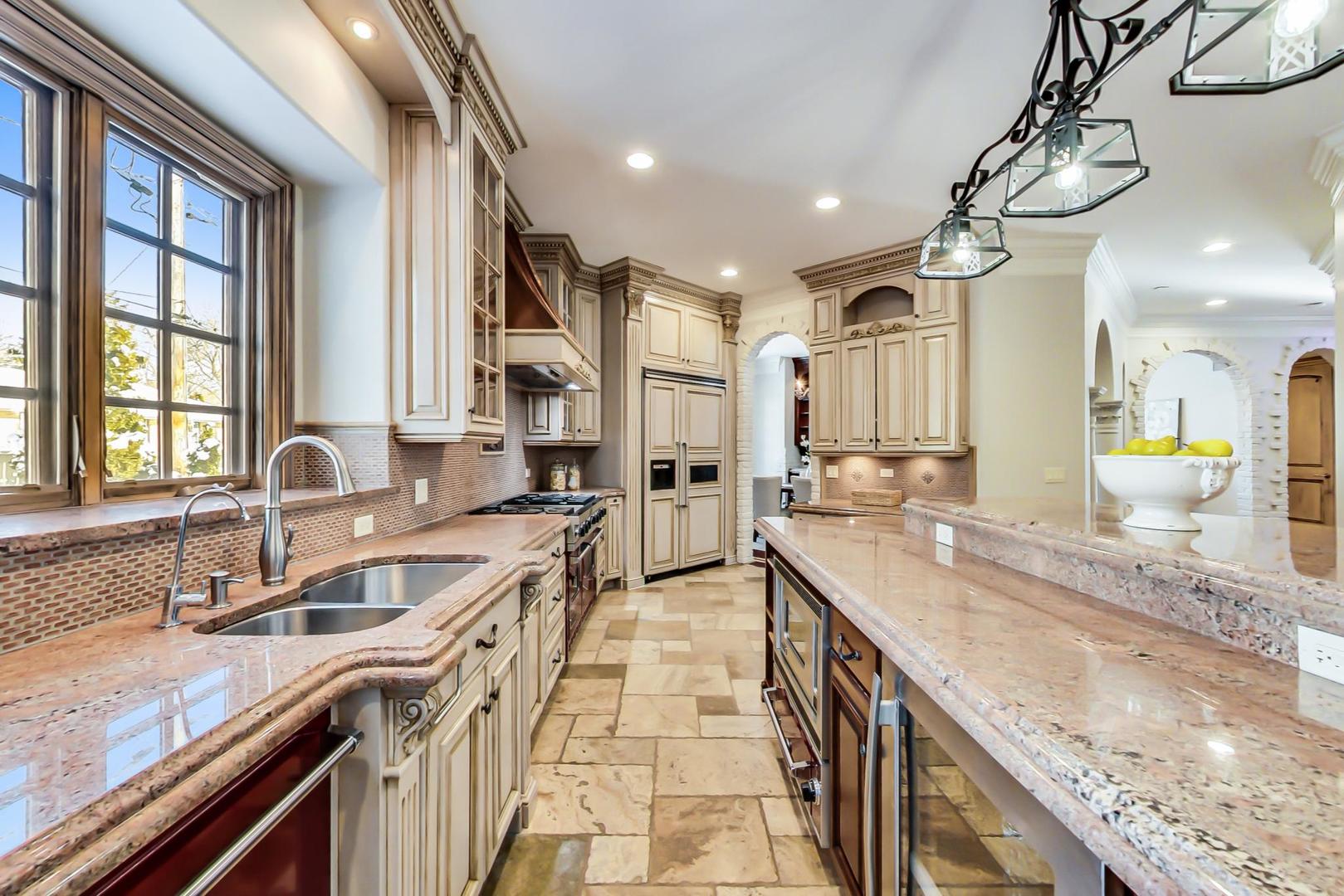 720 Willow Road Naperville, IL 60540 - Photo 8 of 48