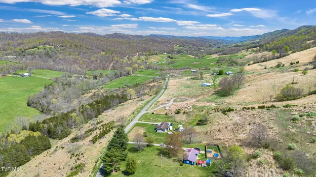 $210,000 | 10955 Middle Wallens Creek Road, Jonesville, VA 24263