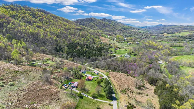 $210,000 | 10955 Middle Wallens Creek Road, Jonesville, VA 24263