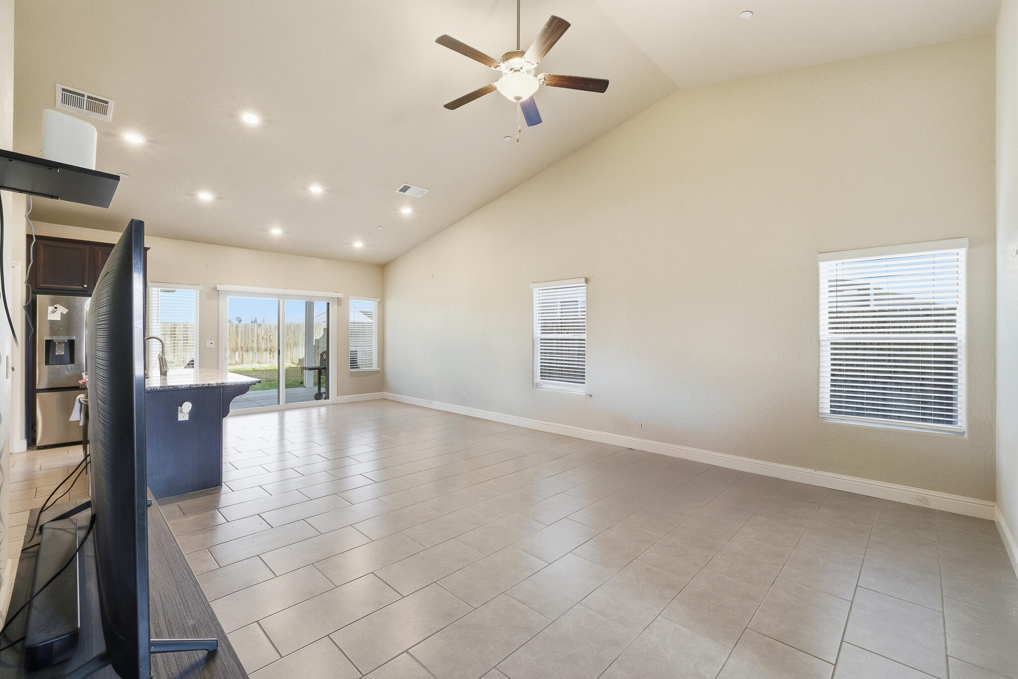 636 Castellina Street Lemoore, CA 93245 - Photo 4 of 31 636 Castellina St. Lemoore-24
