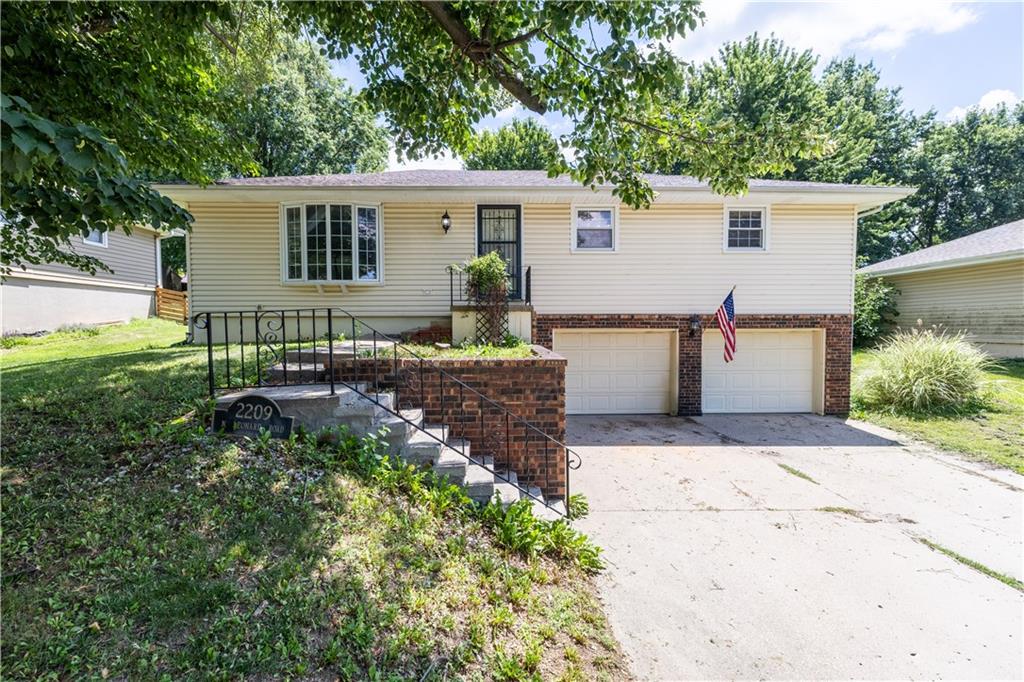 2209 North Leonard Road St. Joseph, MO 64506 - Photo 1 of 48