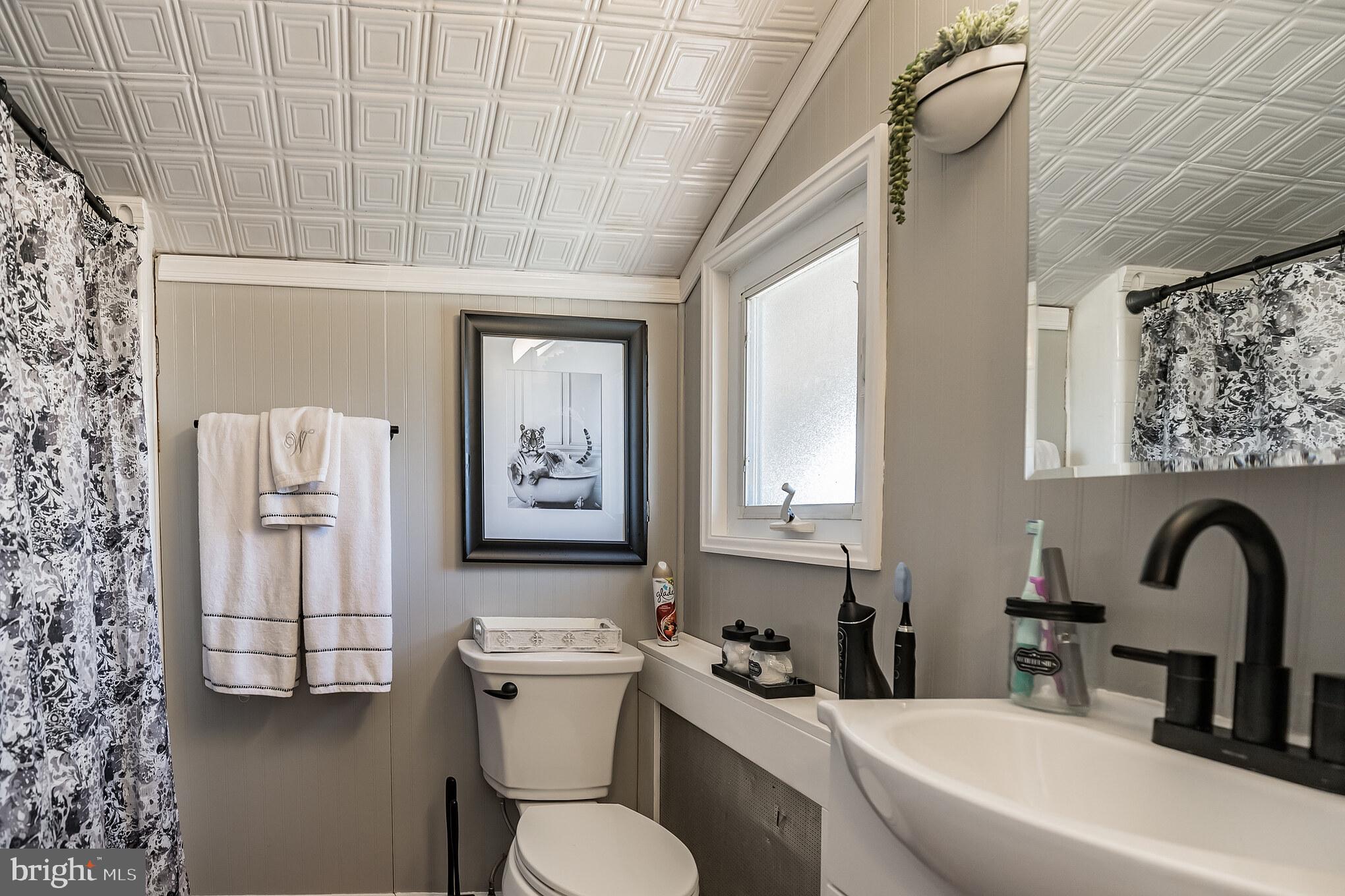 800 Crestview Road Philadelphia, PA 19128 - Photo 32 of 37