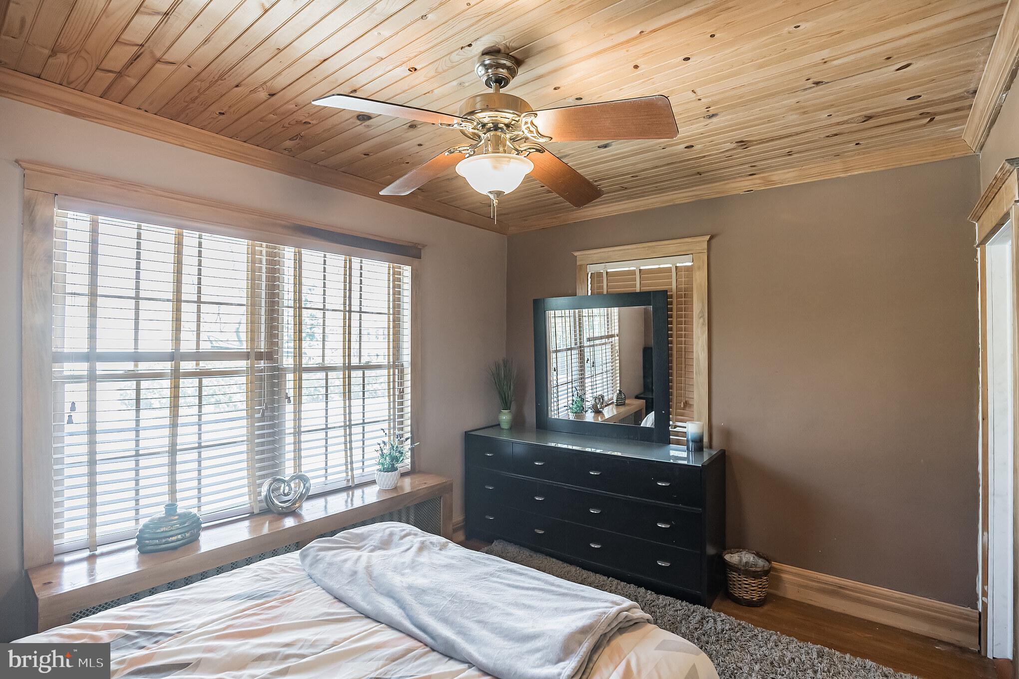 800 Crestview Road Philadelphia, PA 19128 - Photo 33 of 37
