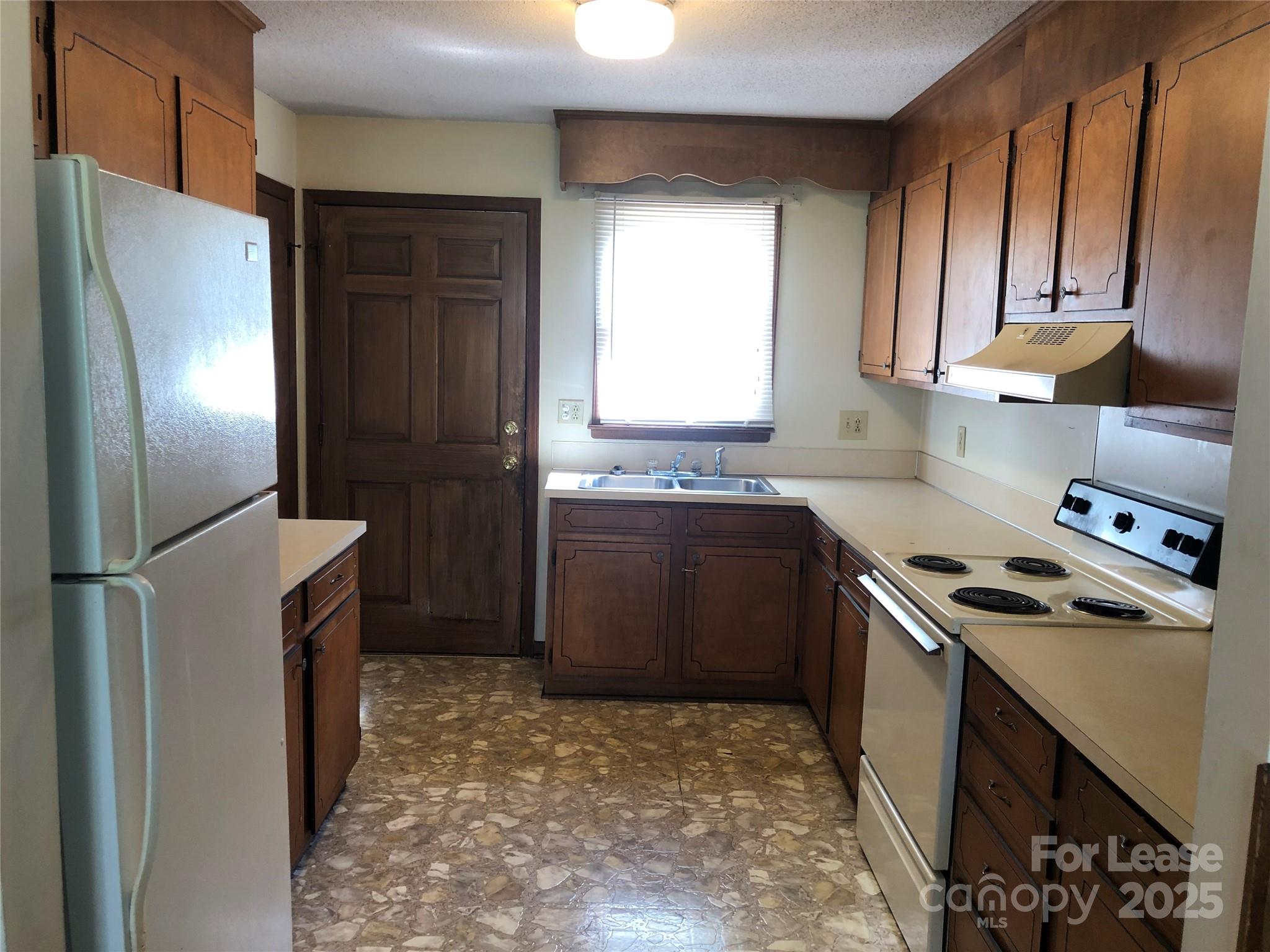125 Massapoag Road Lincolnton, NC 28092 - Photo 4 of 10 a kitchen with a refrigerator sink and stove