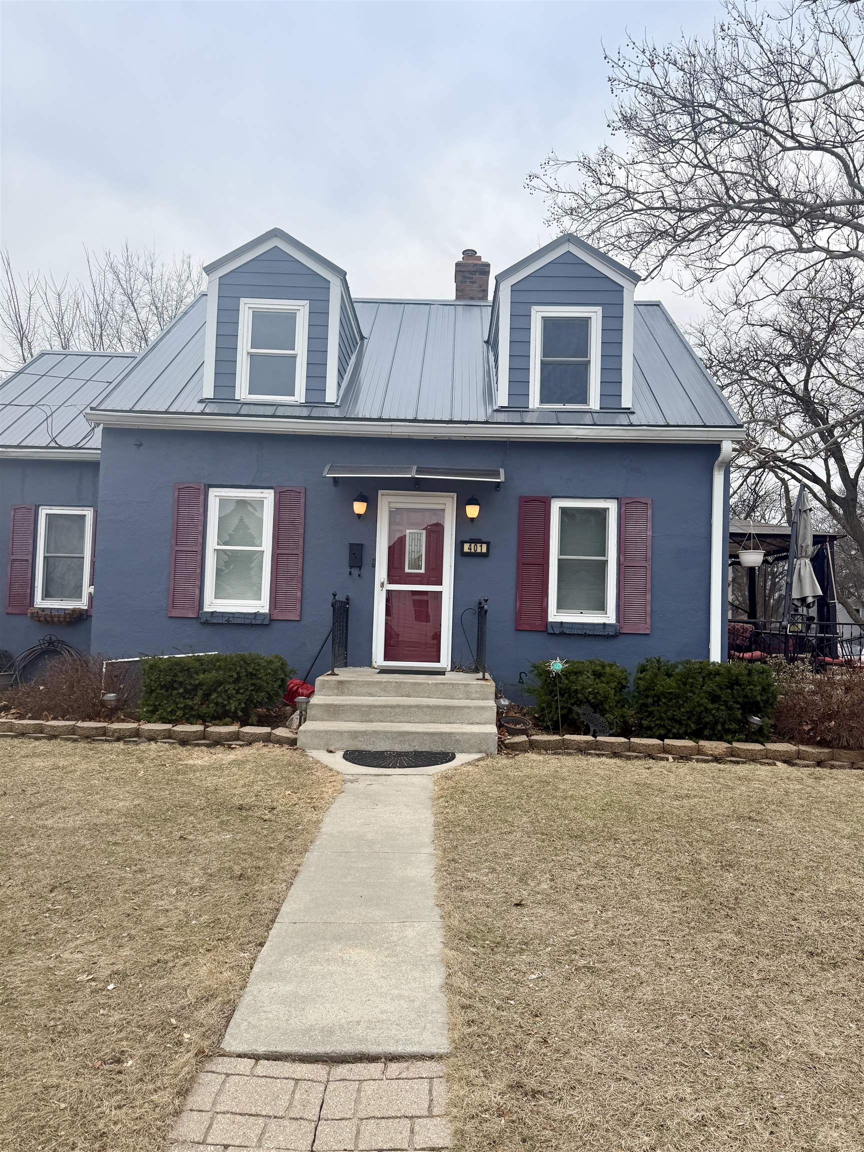 401 Junius Street Loves Park, IL 61111 - Photo 2 of 33 a front view of a house with yard