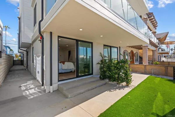 $2,995,000 | 212 South Pacific Street, Oceanside, CA 92054