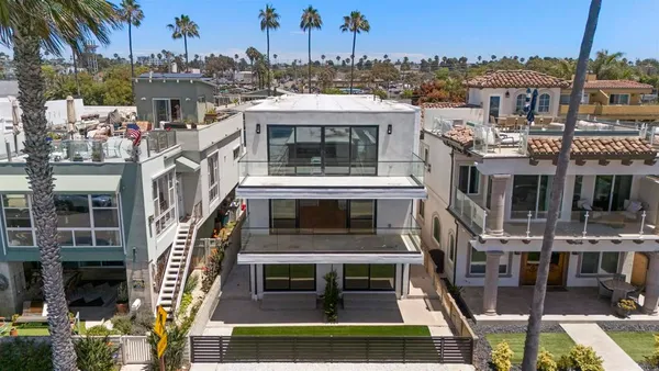 $2,995,000 | 212 South Pacific Street, Oceanside, CA 92054