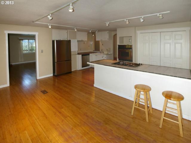 1706 Southwest Troy Street Portland, OR 97219 - Photo 6 of 16 Kitchen