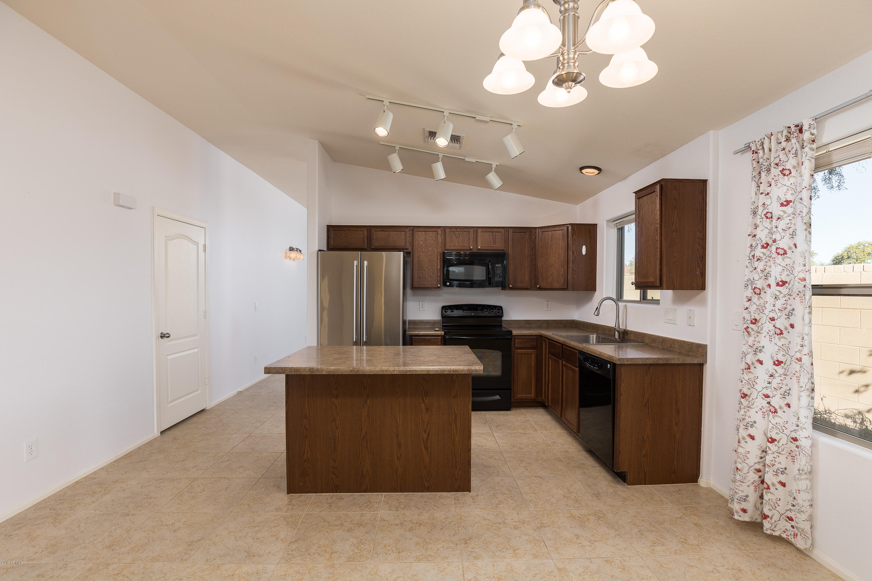 3491 South Rim Road Gilbert, AZ 85297 - Photo 6 of 16 Kitchen 2