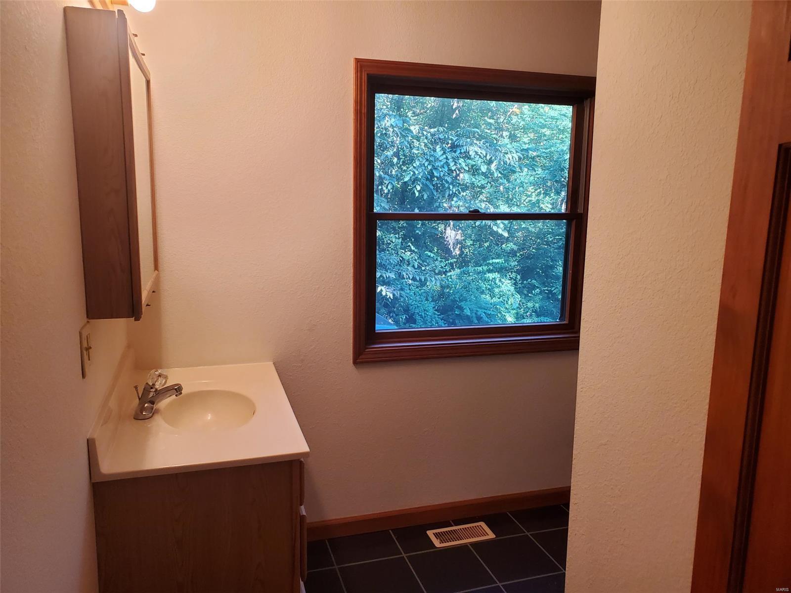 20504 Emerald Road Carlyle, IL 62231 - Photo 17 of 21