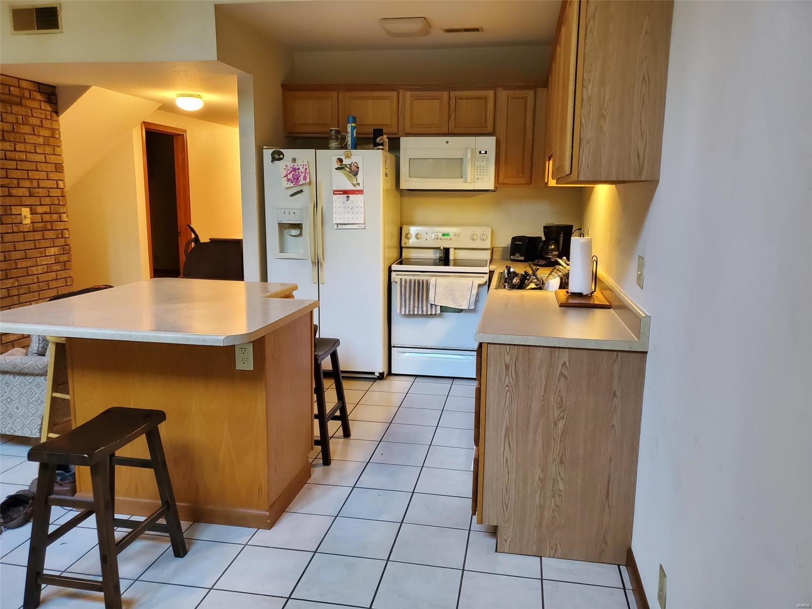 20504 Emerald Road Carlyle, IL 62231 - Photo 9 of 21