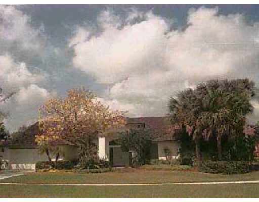 10877 Pine Bark Lane Boca Raton, FL 33428 - Photo 1 of 3 Primary Photo