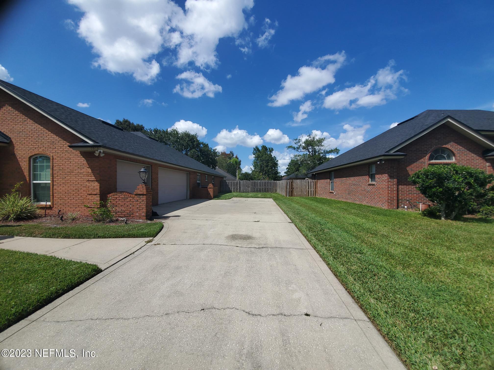 10953 Crichton Road Jacksonville, FL 32221 - Photo 9 of 35 20230903_151137