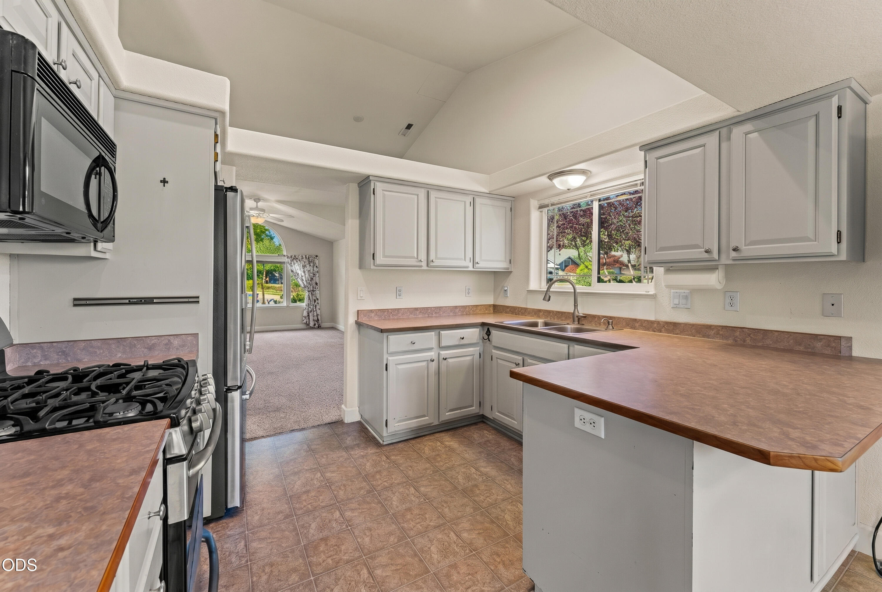 2690 Trinity Way Grants Pass, OR 97527 - Photo 11 of 30