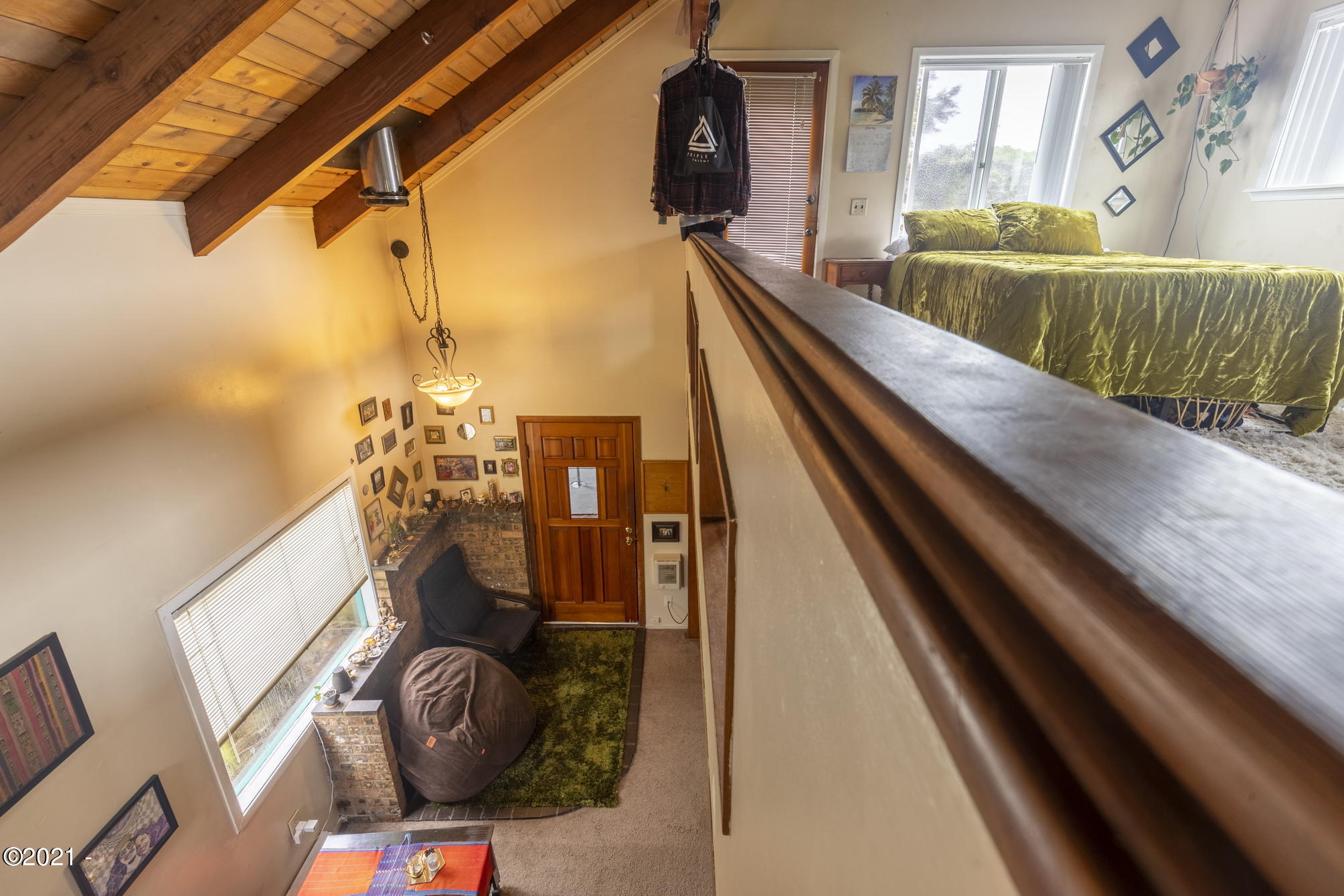 737 Southwest Government Street Newport, OR 97365 - Photo 19 of 28 731 Loft/Living