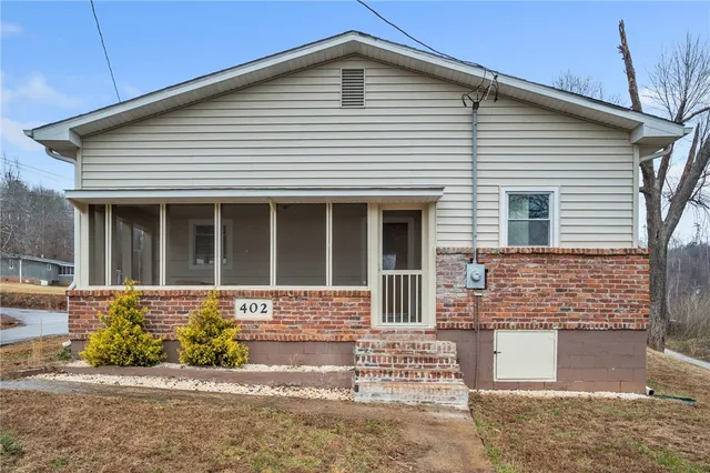 $180,000 | 402 Laurel And Hardy Lake Road, Marietta, SC 29661