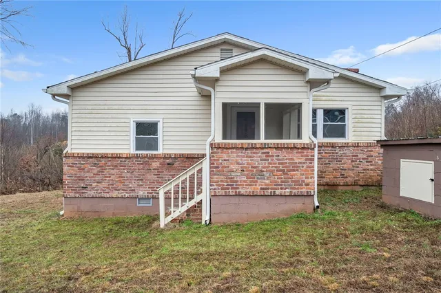 $180,000 | 402 Laurel And Hardy Lake Road, Marietta, SC 29661