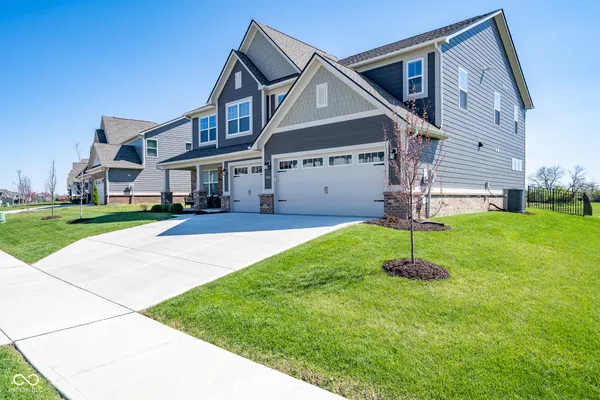 $529,900 | 1041 Elmwood Lane, Greenwood, IN 46143