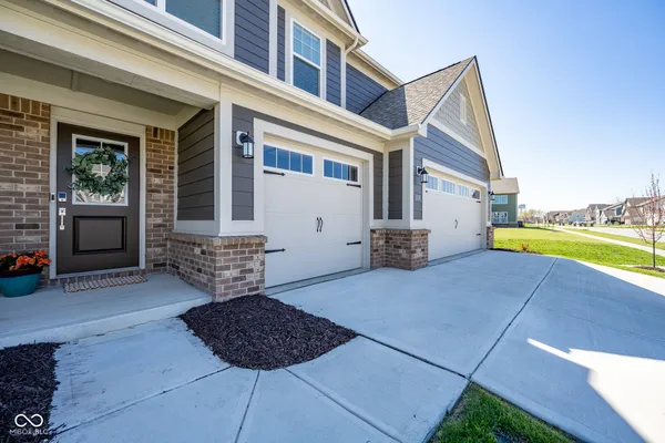 $529,900 | 1041 Elmwood Lane, Greenwood, IN 46143