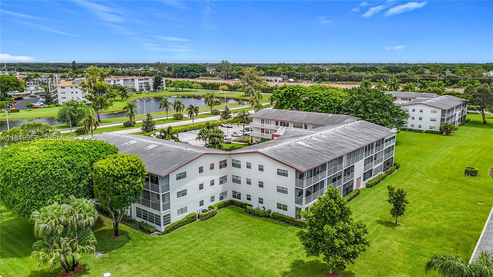 618 Fanshaw O, Unit 618 Boca Raton, FL 33434 - Photo 39 of 40 an aerial view of a house with a garden
