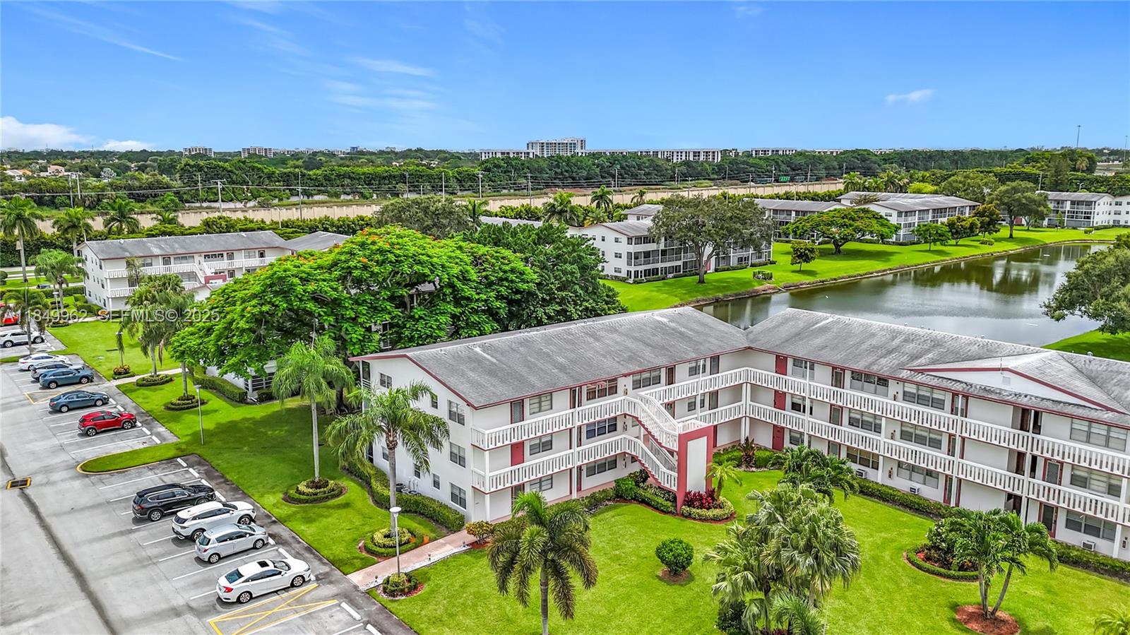 618 Fanshaw O, Unit 618 Boca Raton, FL 33434 - Photo 5 of 40 a aerial view of a city