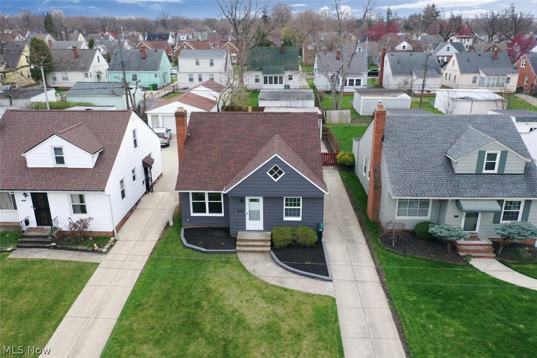 4162 Stilmore Road Cleveland, OH 44121 - Photo 3 of 32