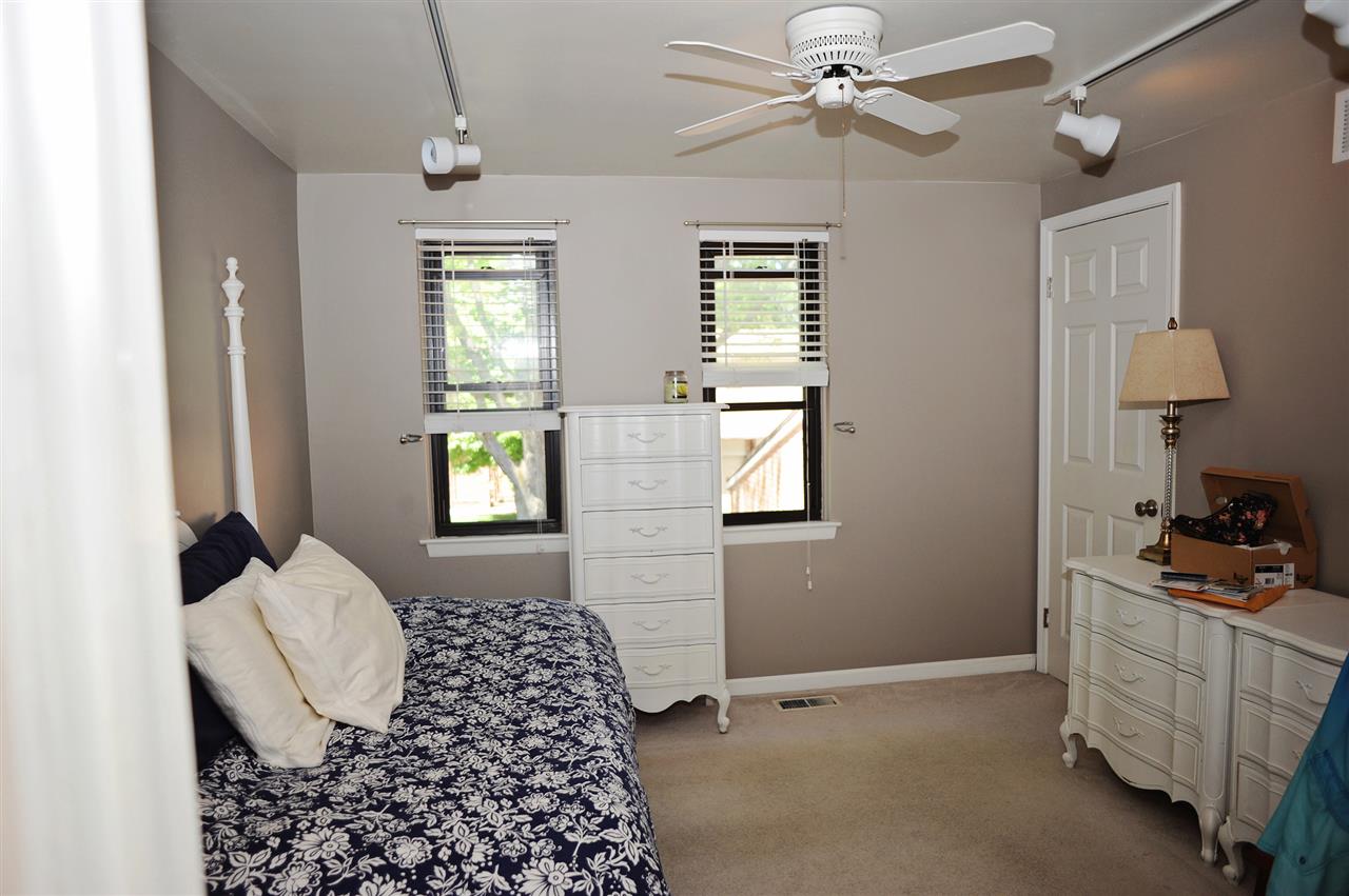 370 Willow Grove Lane Rochester, MI 48307 - Photo 22 of 46 31293879-28.JPG
